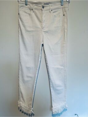 Sophia Vergara White Copped Jeans EUC